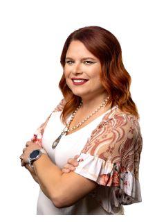 April Folsom from CENTURY 21 Cota Realty