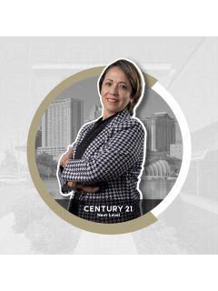 Giuliana Vargas from CENTURY 21 Next Level