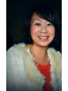 Sue Lu from CENTURY 21 Union Realty Co.