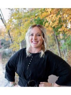 Shelby Holsinger of The Hoosier Heartland Team profile photo