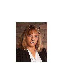 Teresa Garro of The Dee Wood Team profile photo