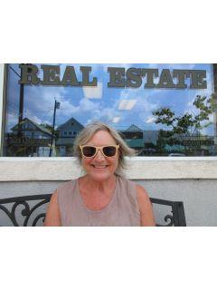 Alice Farr-Leonard from CENTURY 21 Schlossbach Realty