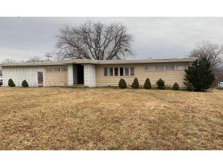 Property in Effingham, IL thumbnail 5