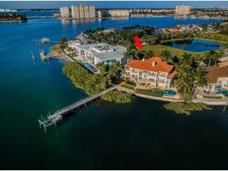 Property in St Petersburg, FL thumbnail 1