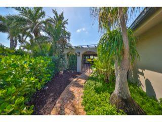 Property in Treasure Island, FL 33706 thumbnail 2