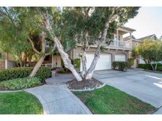 Property in Huntington Beach, CA 92648 thumbnail 2