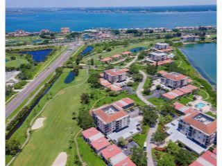 Property in St Petersburg Beach, FL thumbnail 3