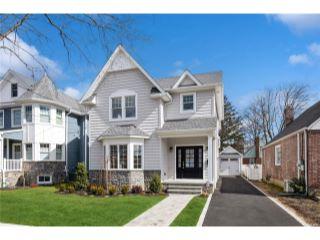 Property in Floral Park, NY thumbnail 4