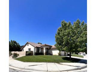 Property in Palmdale, CA 93551 thumbnail 2