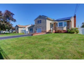 Property in Deer Park, NY 11729 thumbnail 2