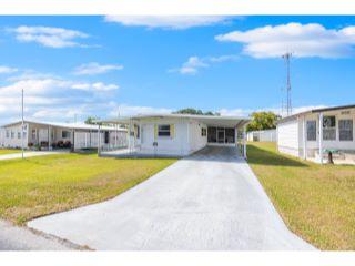 Property in Zephyrhills, FL thumbnail 3