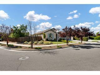 Property in Hanford, CA 93230 thumbnail 1