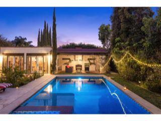 Property in Los Angeles, CA 90048 thumbnail 1