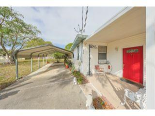 Property in Ruskin, FL 33570 thumbnail 2