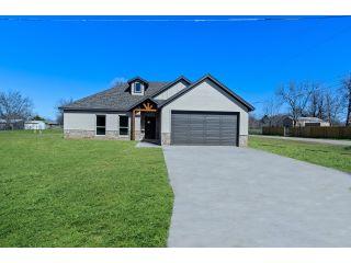 Property in Alvord, TX thumbnail 1