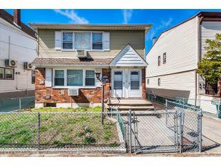 Property in Ozone Park, NY thumbnail 1