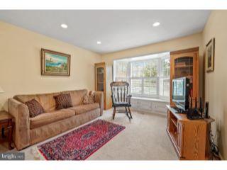 Property in Fairfax, VA 22032 thumbnail 2