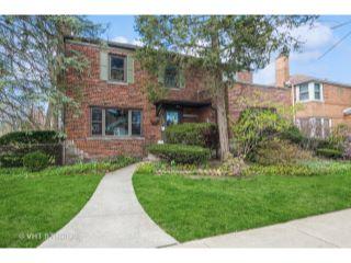 Property in Chicago, IL 60645 thumbnail 0