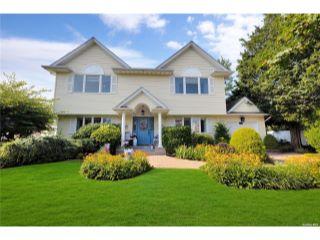 Property in Massapequa, NY thumbnail 3