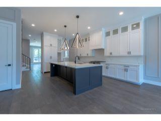 Property in Chicago, IL 60618 thumbnail 1