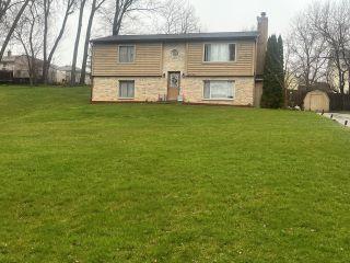 Property in Antioch, IL thumbnail 4