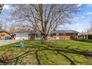 Property in Commerce Charter Township, MI 48382 thumbnail 0