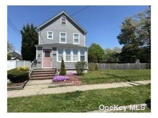 Property in Lindenhurst, NY thumbnail 1