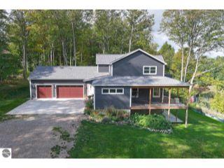 Property in Suttons Bay, MI thumbnail 1