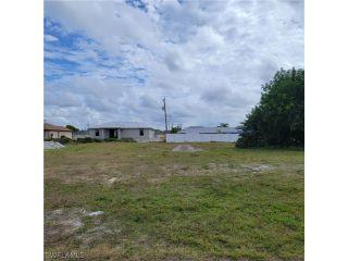 Property in Cape Coral, FL thumbnail 3