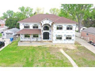 Property in Dearborn Heights, MI thumbnail 4