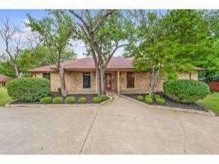 Property in Granbury, TX thumbnail 5