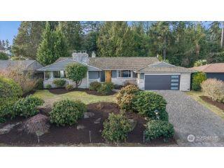 Property in Lake Forest Park, WA thumbnail 1