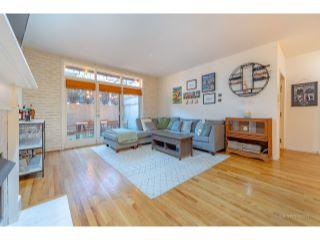 Property in Chicago, IL 60657 thumbnail 1