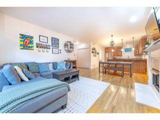 Property in Chicago, IL 60657 thumbnail 2