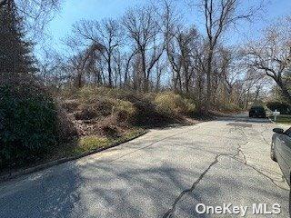 Property in Lloyd Harbor, NY 11743 thumbnail 2