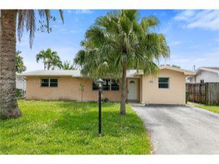 Property in Pembroke Pines, FL thumbnail 3