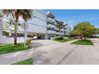 Property in North Miami Beach, FL 33160 thumbnail 2