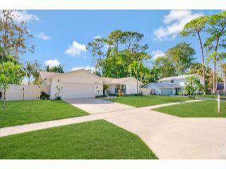 Property in Wellington, FL 33414 thumbnail 2