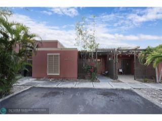 Property in Pembroke Pines, FL thumbnail 3