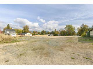 Property in Grants Pass, OR thumbnail 6