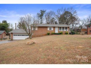 Property in Hickory, NC thumbnail 3
