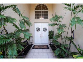 Property in Pembroke Pines, FL 33028 thumbnail 2