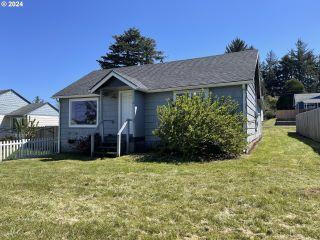 Property in Coos Bay, OR thumbnail 4