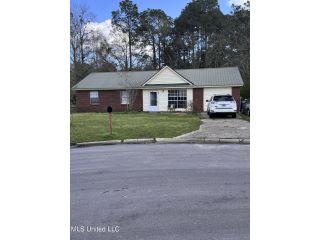 Property in Gulfport, MS thumbnail 2