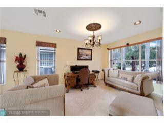 Property in Pembroke Pines, FL 33029 thumbnail 2