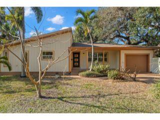 Property in St. Peersburg, FL thumbnail 2
