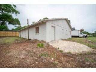 Property in Pensacola, FL 32501 thumbnail 2