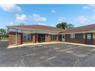Property in Charleston, IL thumbnail 3