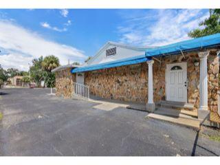 Property in St Petersburg, FL thumbnail 1
