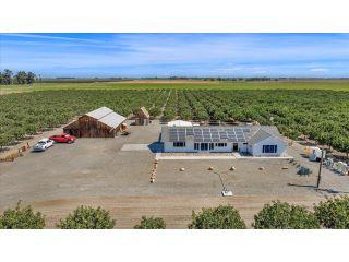 Property in Lemoore, CA thumbnail 1